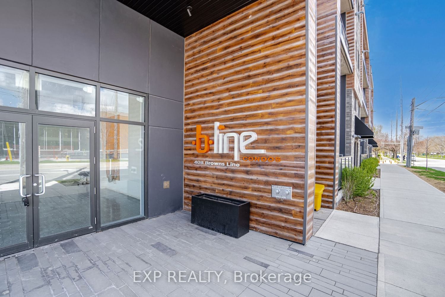 408 Browns Line, unit 401 for sale - image #2