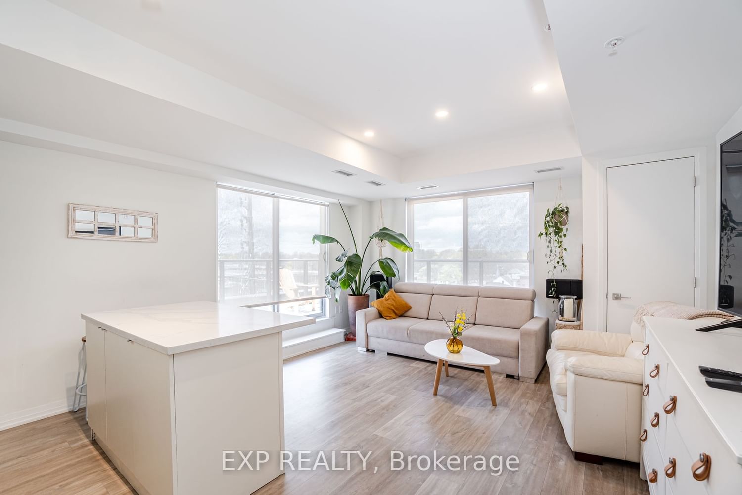 408 Browns Line, unit 401 for sale - image #8