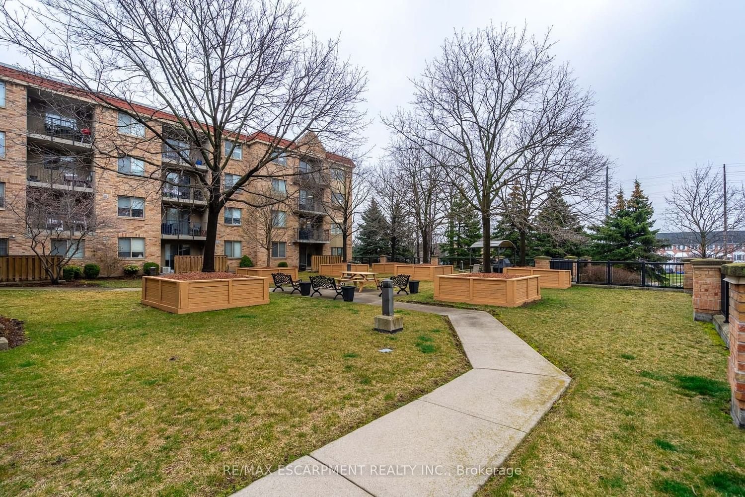 3499 Upper Middle Rd, unit 112 for sale - image #31