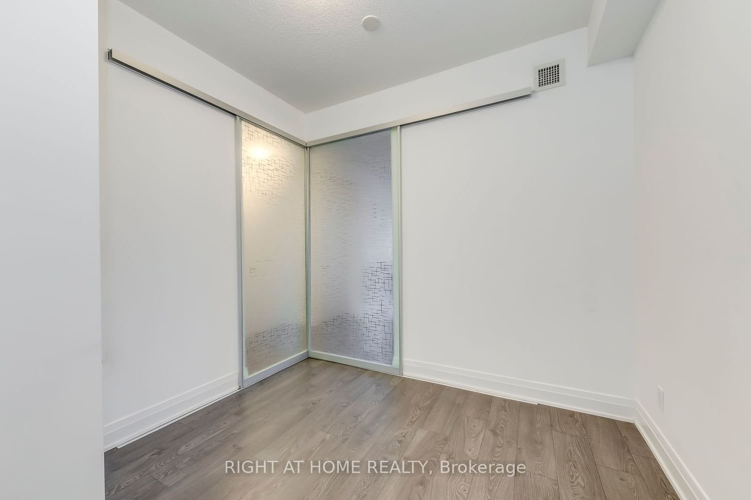 55 Speers Rd, unit 404 for sale - image #11