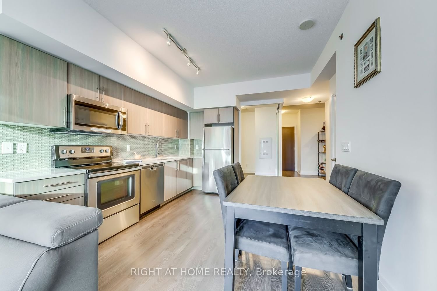55 Speers Rd, unit 404 for sale - image #20
