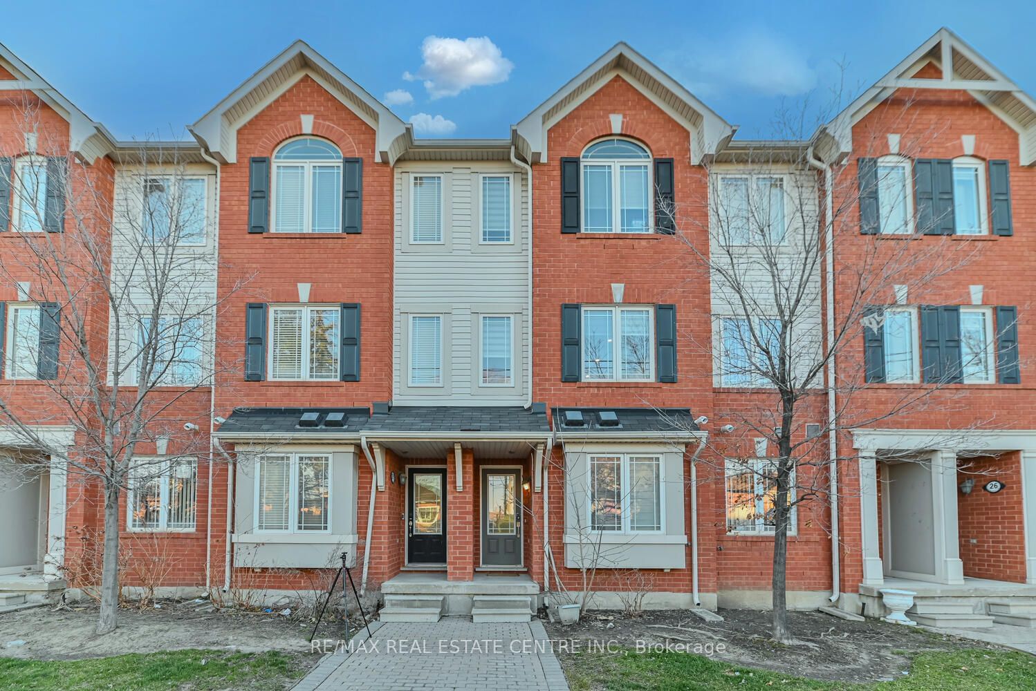 50 Hillcrest Ave Townhomes, Brampton, Toronto