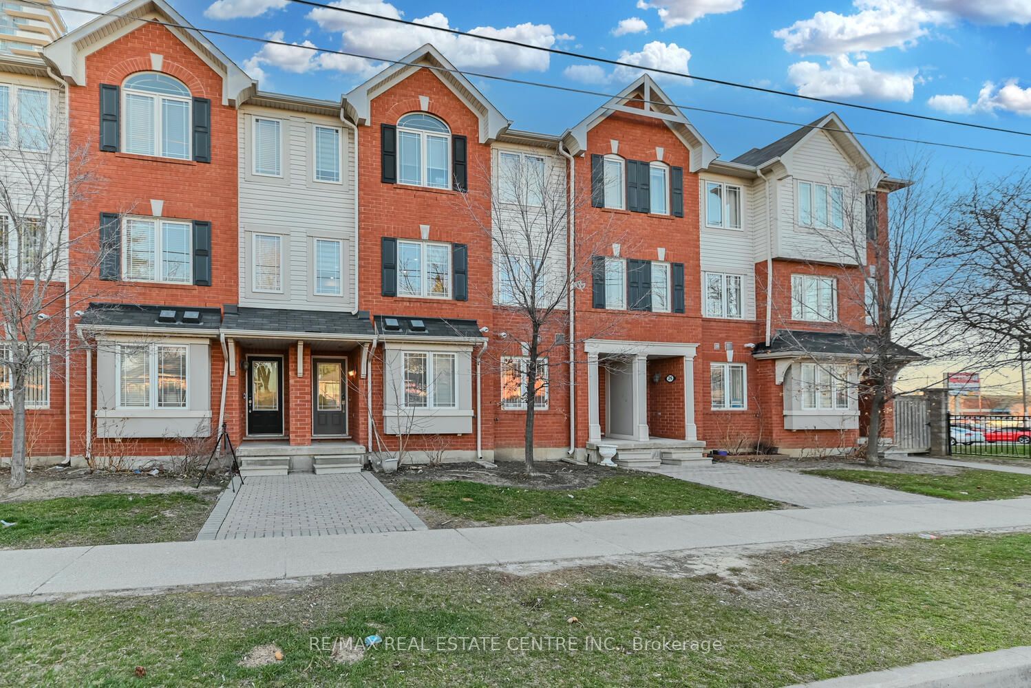 50 Hillcrest Ave Townhomes, Brampton, Toronto