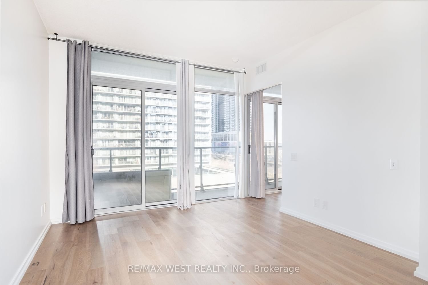 105 The Queensway Ave, unit 515 for sale - image #10