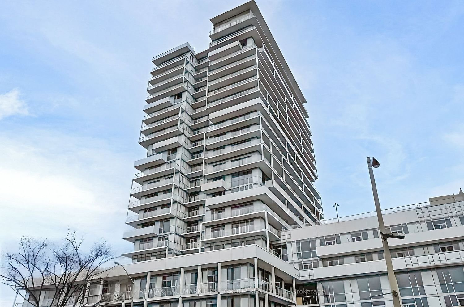 65 Speers Rd, unit Ph06 for rent - image #2