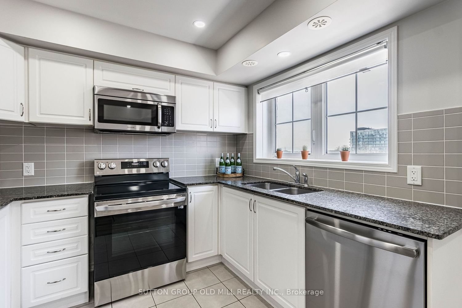 2441 Greenwich Dr, unit 124 for sale - image #8