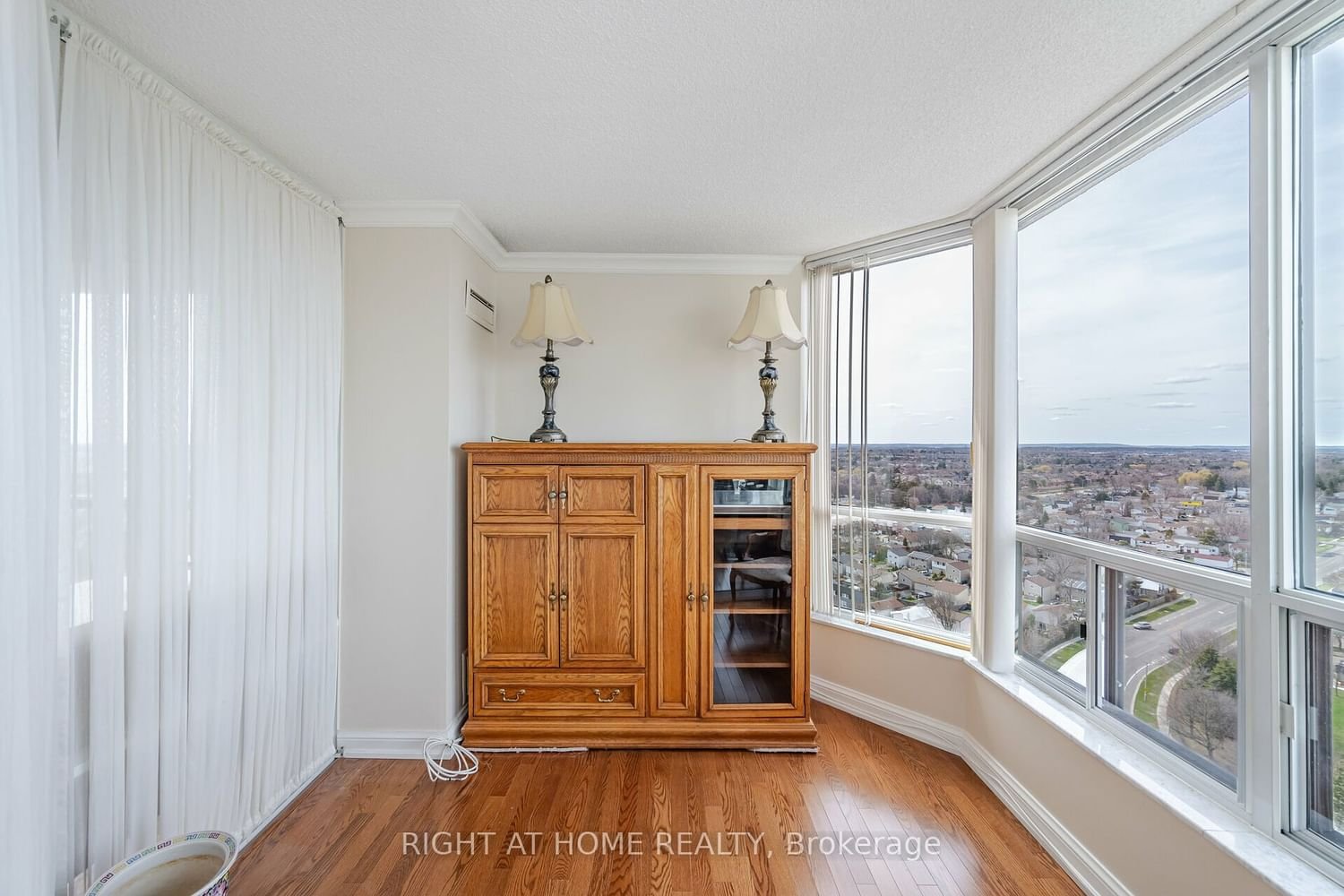 24 Hanover Rd, unit 2101 for sale - image #8