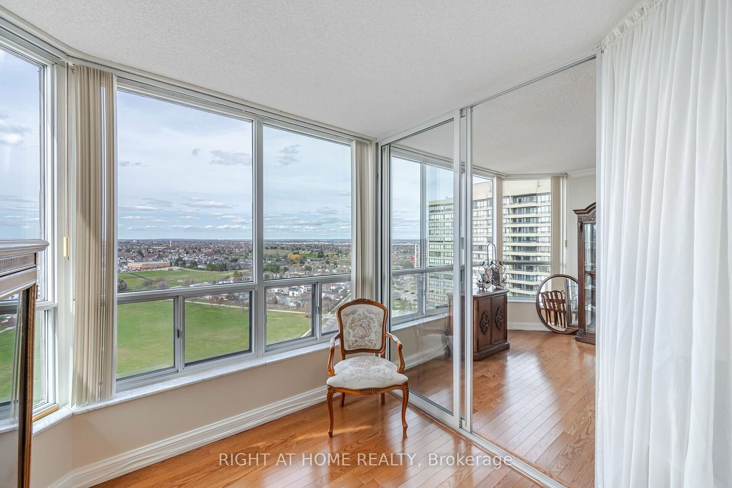 24 Hanover Rd, unit 2101 for sale - image #9