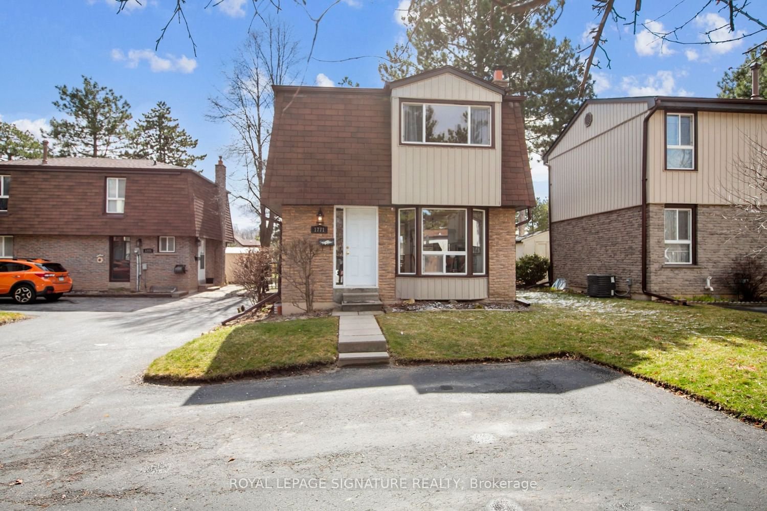 1771 Hyde Mill Cres, unit 7 for sale - image #2