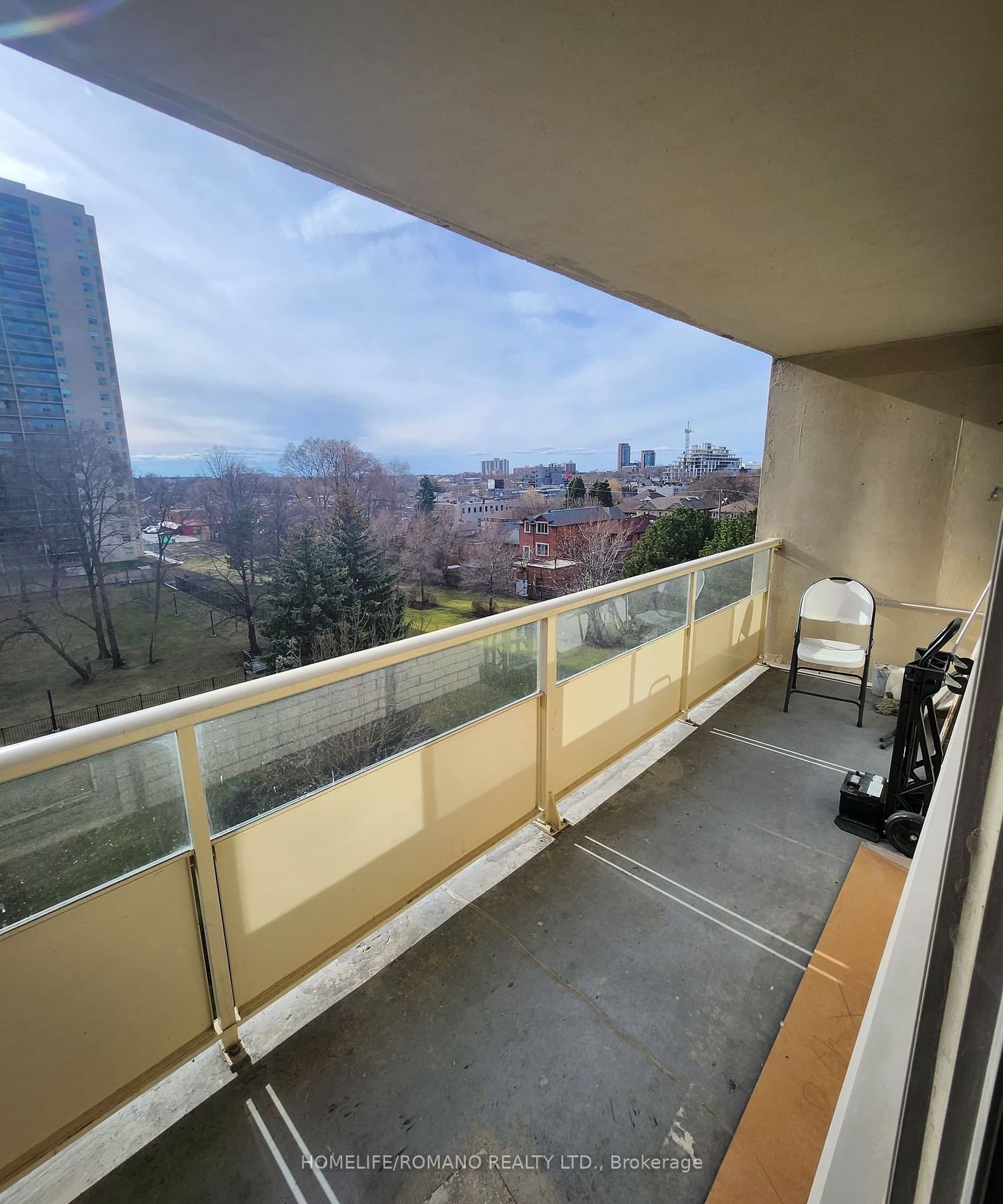360 Ridelle Ave W, unit 517 for rent - image #7