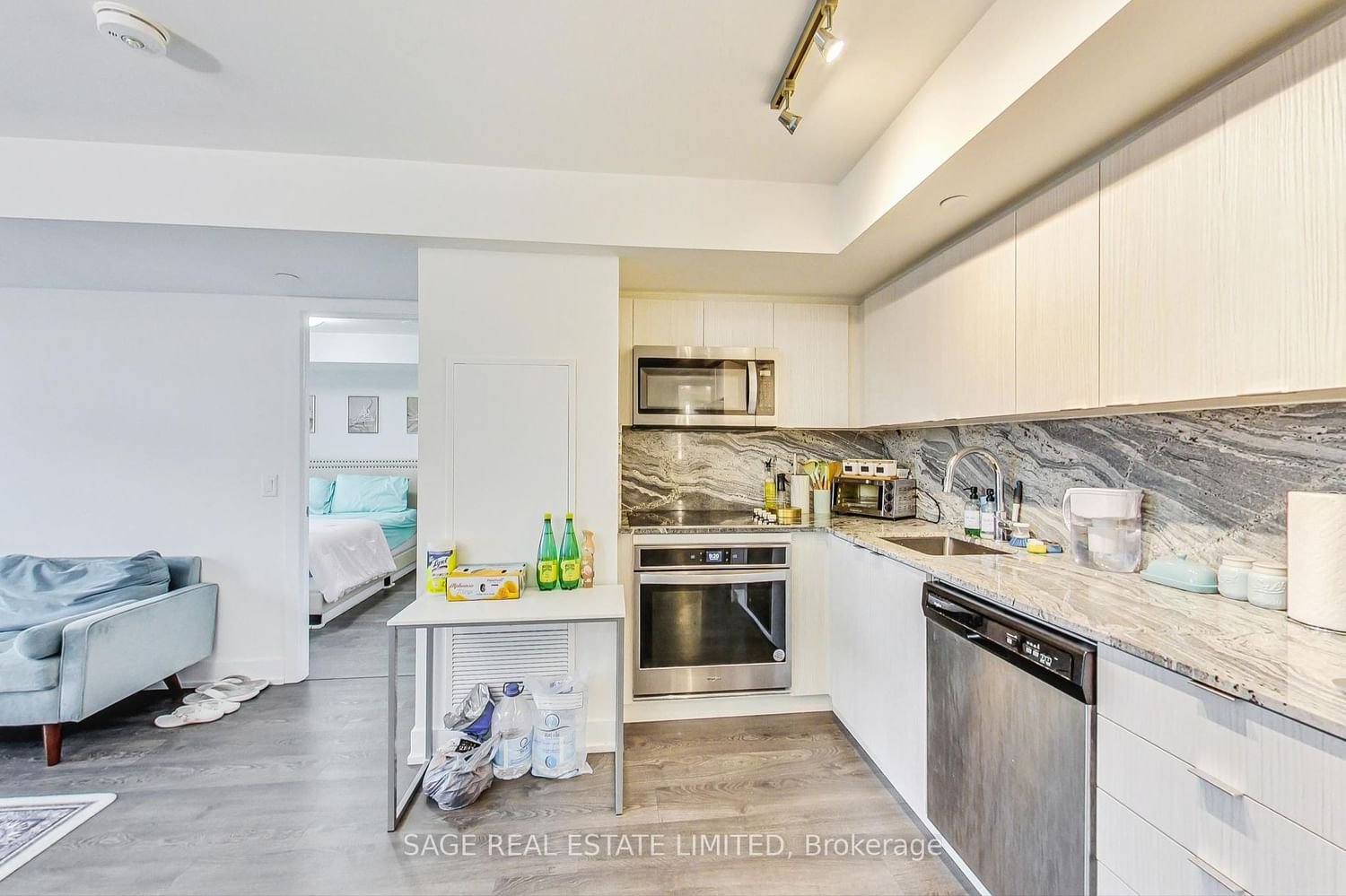 5 Mabelle Ave, unit 736 for rent - image #8