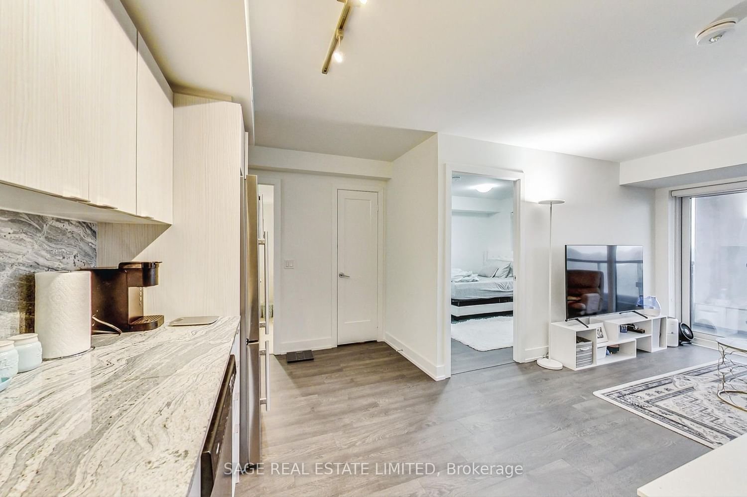 5 Mabelle Ave, unit 736 for rent - image #9
