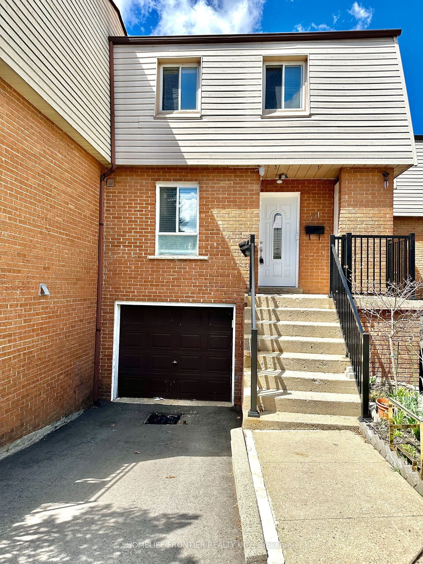 3175 Kirwin Ave, unit 61 for sale - image #1