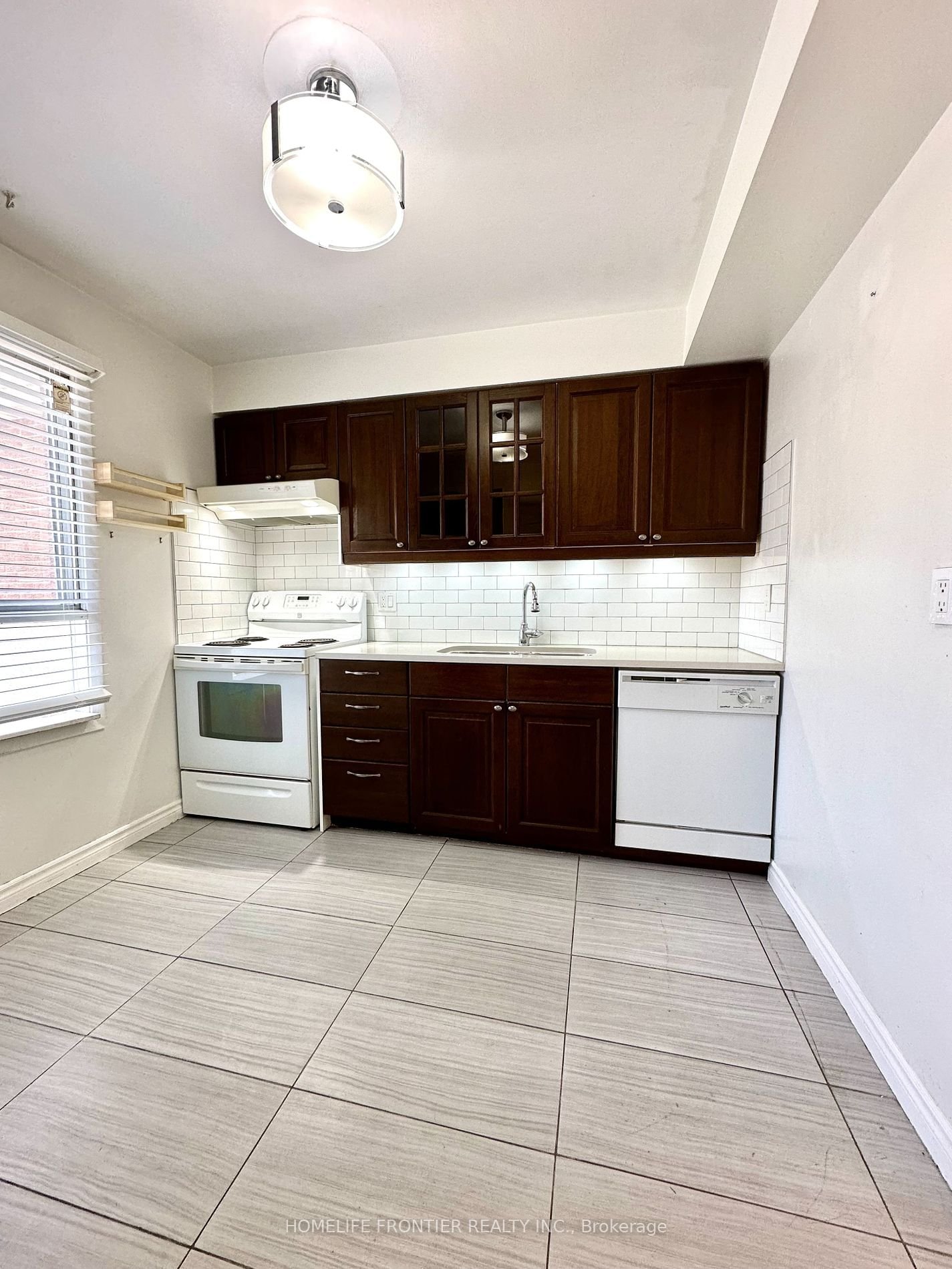 3175 Kirwin Ave, unit 61 for sale - image #2