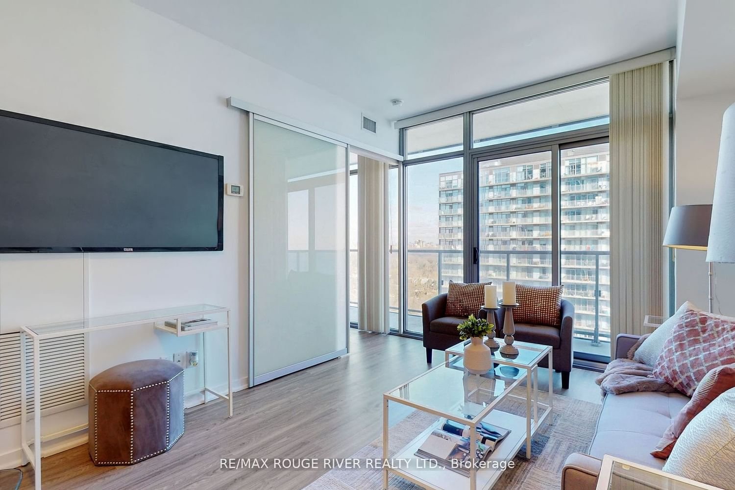 105 The Queensway, unit 2401 for sale - image #9