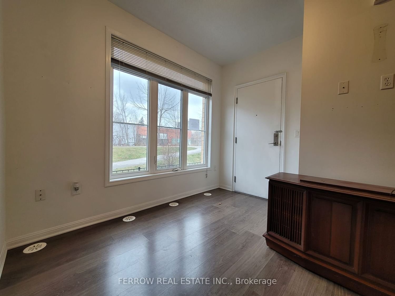 380 Hopewell Ave, unit 127 for sale - image #2