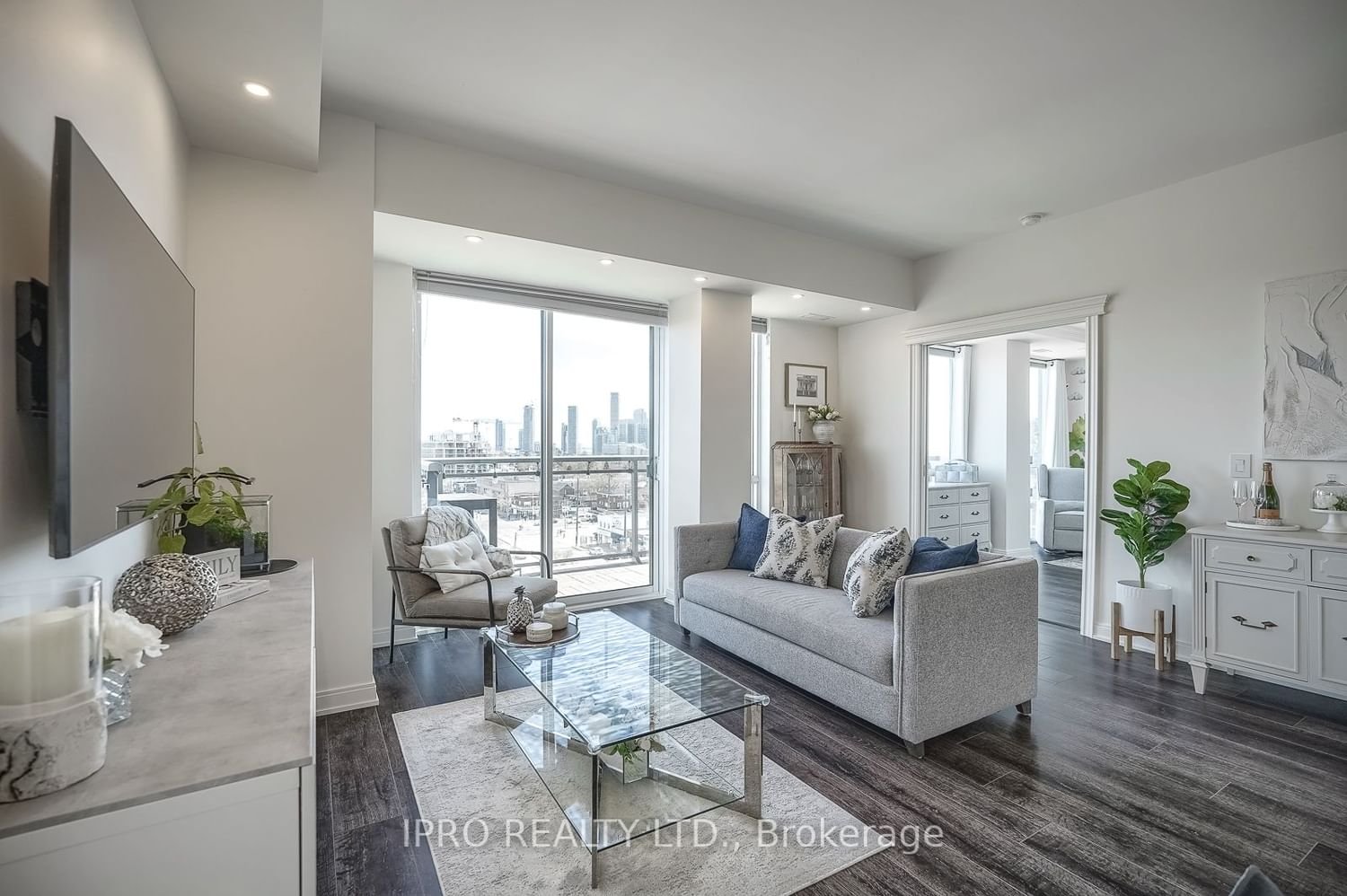 760 The Queensway, unit 803 for sale - image #2