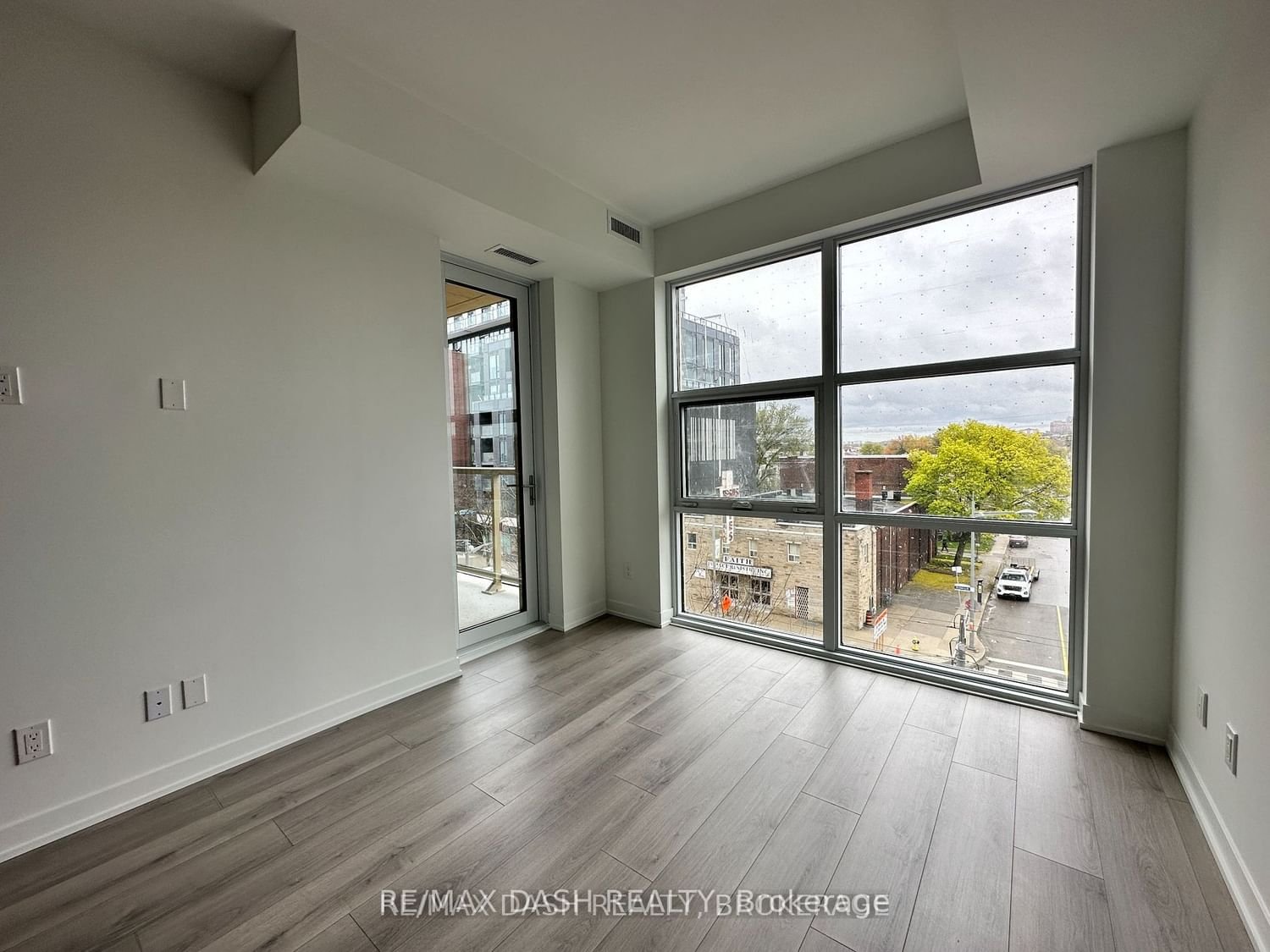 1787 St. Clair Ave W, unit 420 for rent - image #13