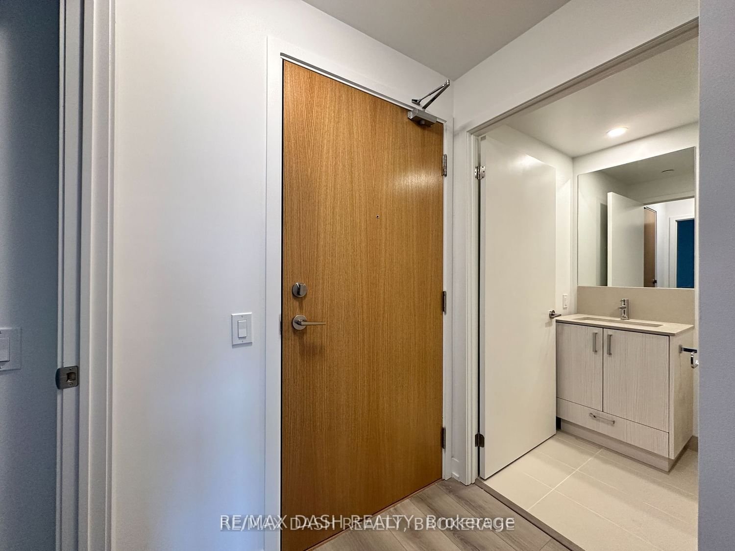 1787 St. Clair Ave W, unit 420 for rent - image #2