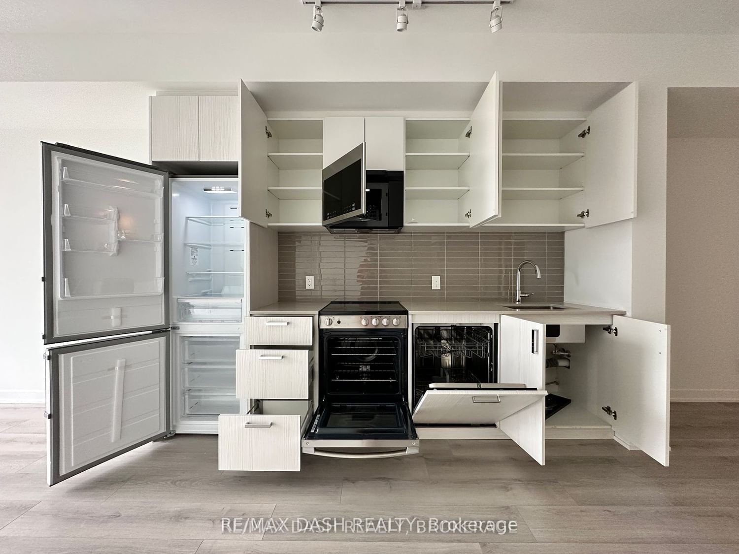 1787 St. Clair Ave W, unit 420 for rent - image #4