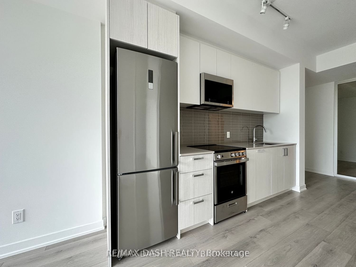 1787 St. Clair Ave W, unit 420 for rent - image #5