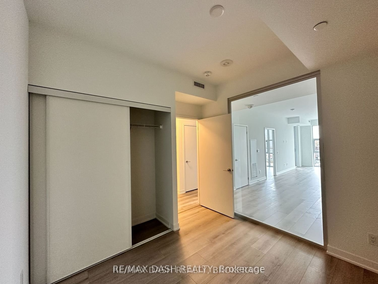 1787 St. Clair Ave W, unit 420 for rent - image #6