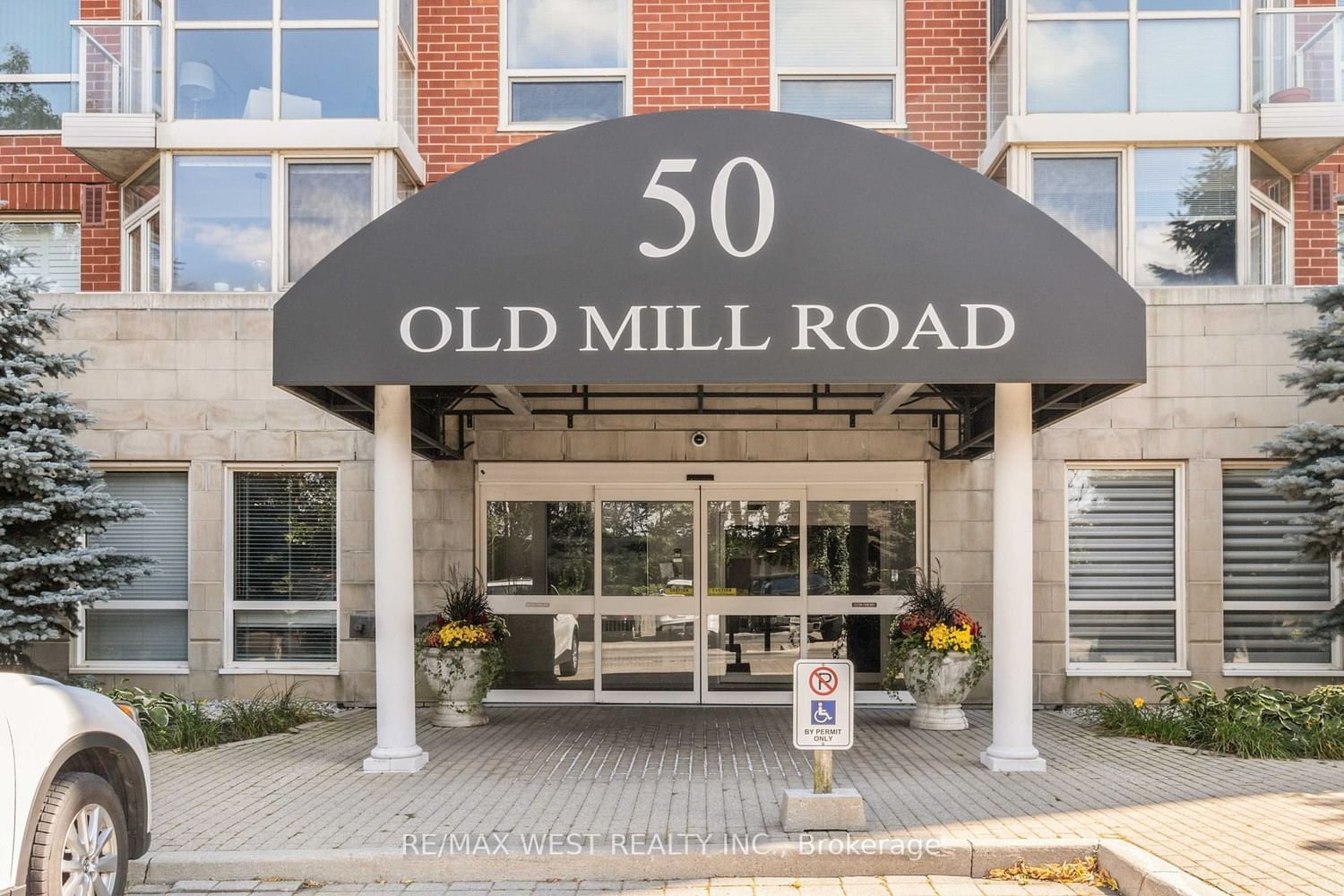 50 Old Mill Rd, unit 905 Ph5 for sale - image #1
