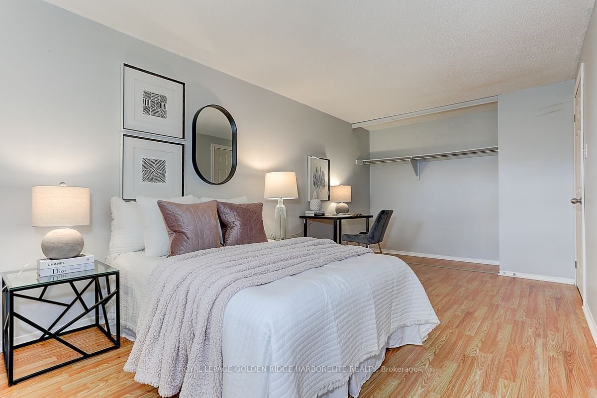 2079 The Collegeway, unit 8 for sale - image #27