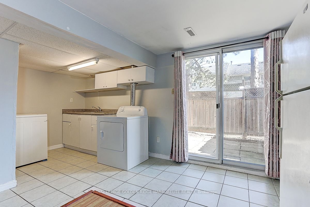 2079 The Collegeway, unit 8 for sale - image #32