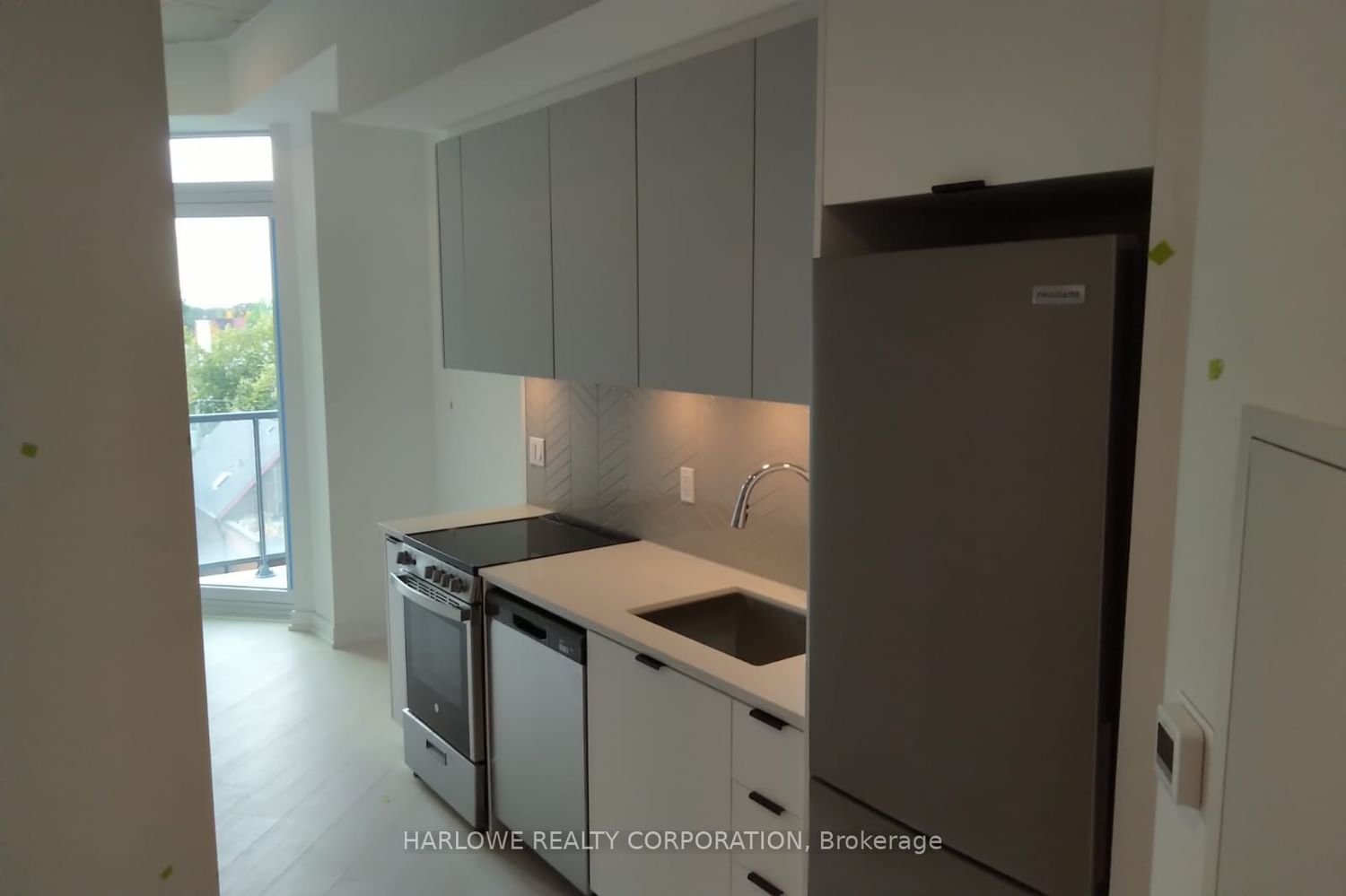 57 Brock Ave, unit 514 for rent - image #2