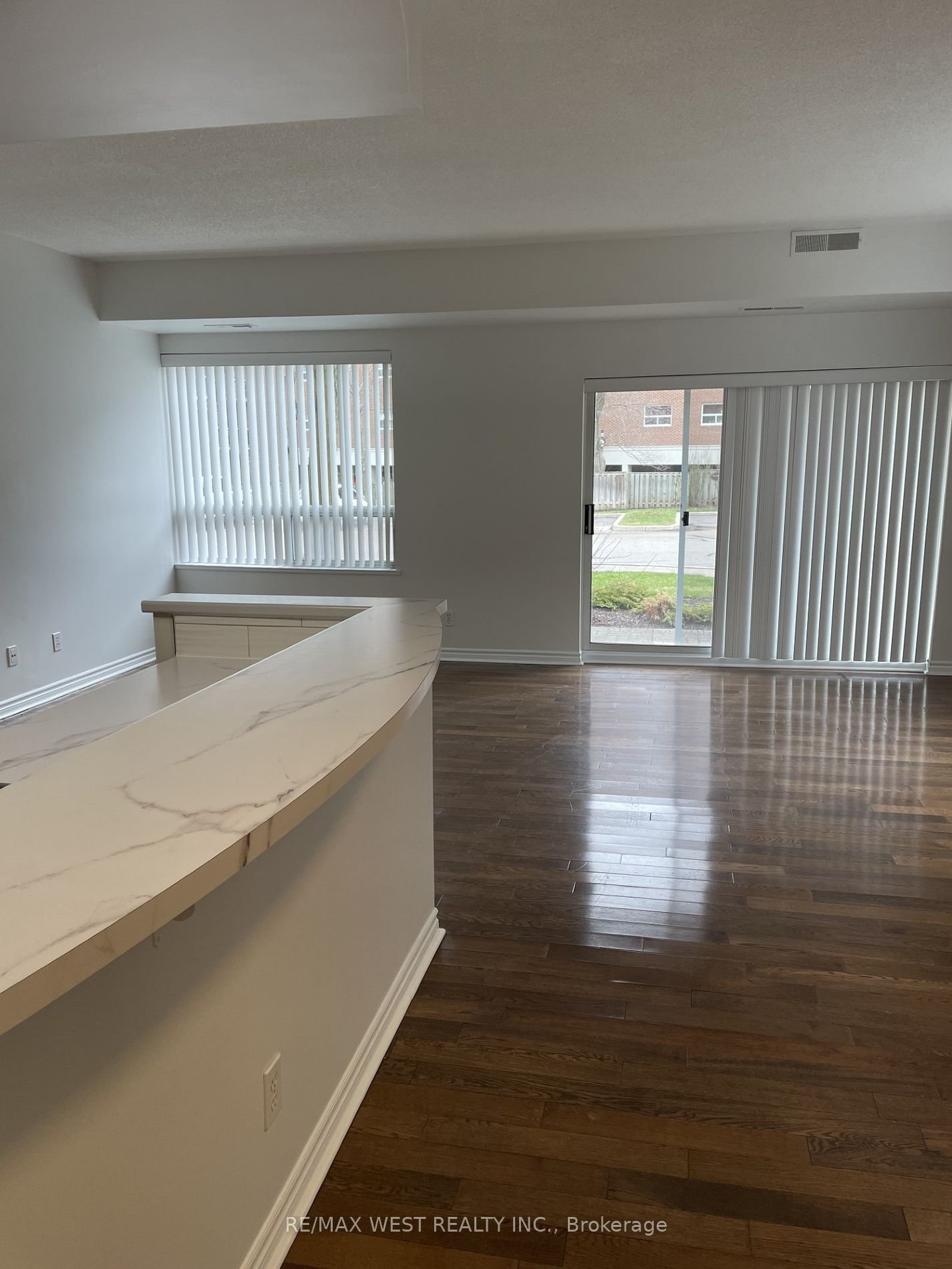 5188 Lakeshore Rd, unit 101 for rent - image #13