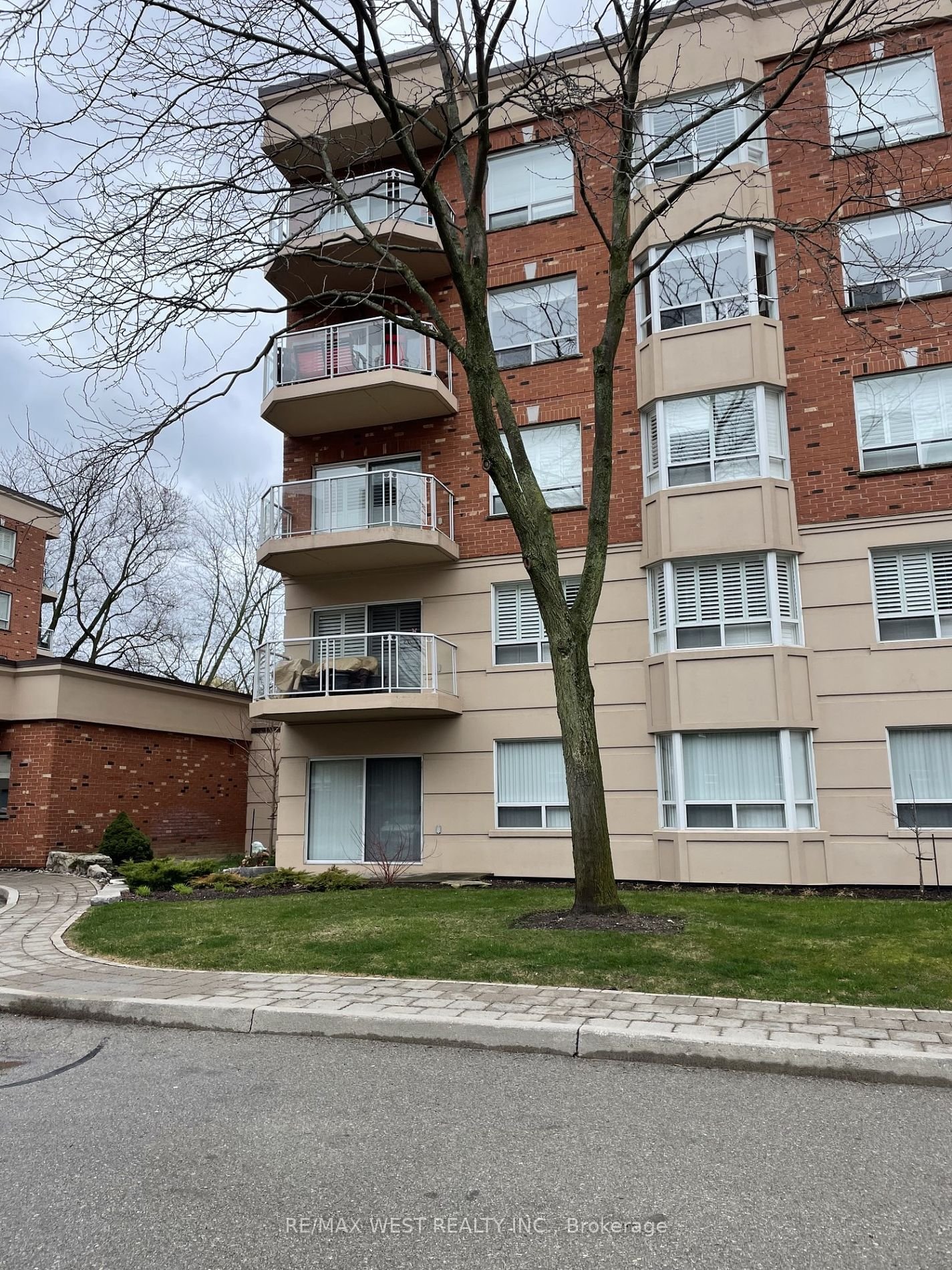 5188 Lakeshore Rd, unit 101 for rent - image #3