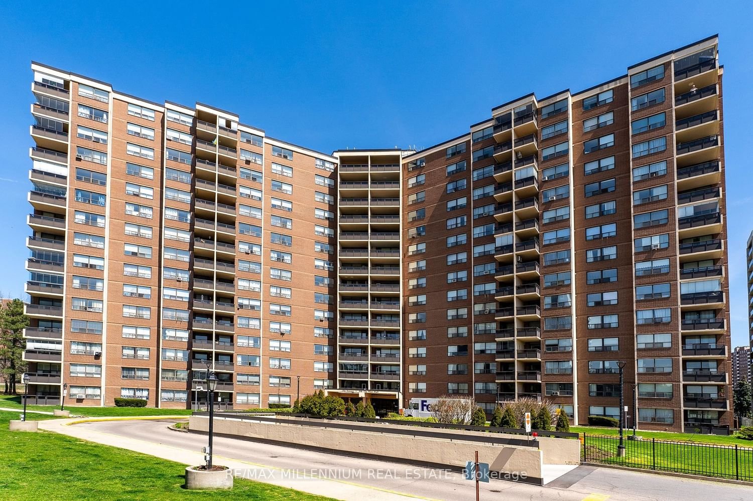 551 The West Mall, unit 401 for sale - image #3