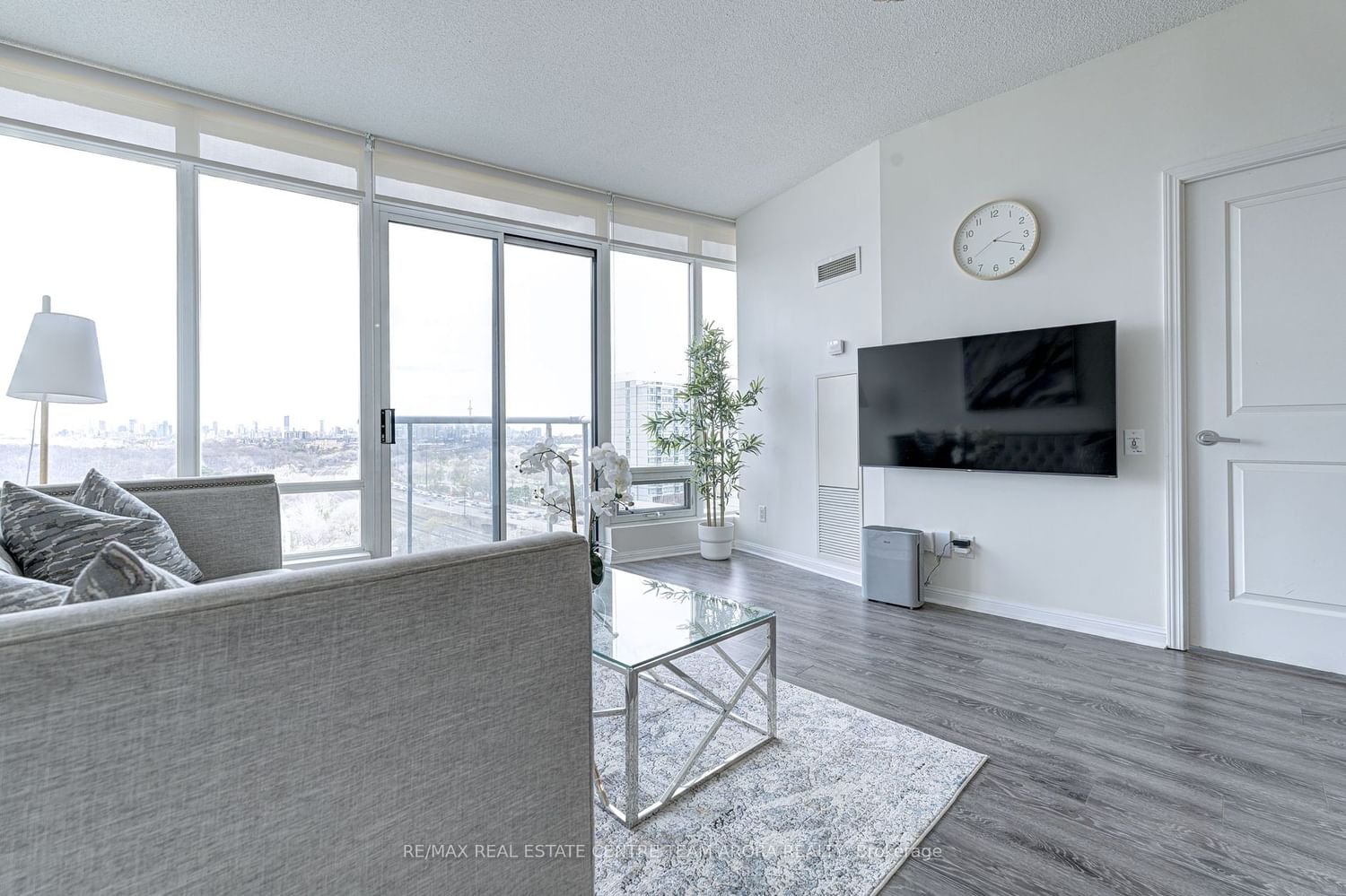 15 Windermere Ave, unit 1406 for sale - image #17