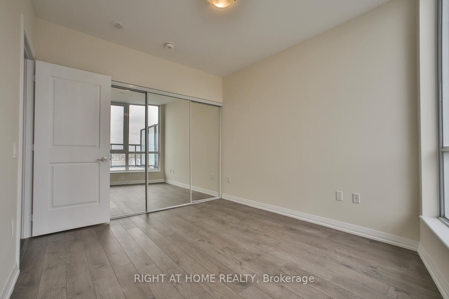 35 Watergarden Dr, unit 312 for rent - image #22