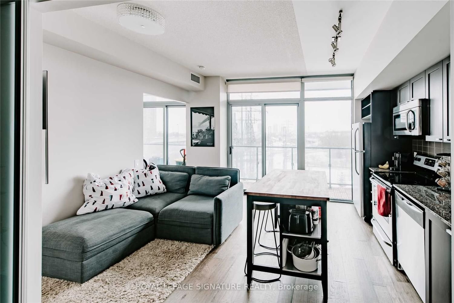 105 The Queensway, unit 405 for rent - image #1