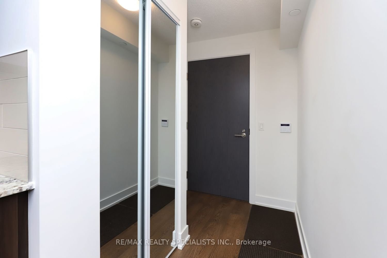 7 Mabelle Ave, unit 1505 for rent - image #6