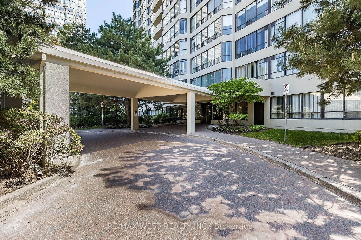 24 Hanover Rd, unit 1205 for sale - image #2