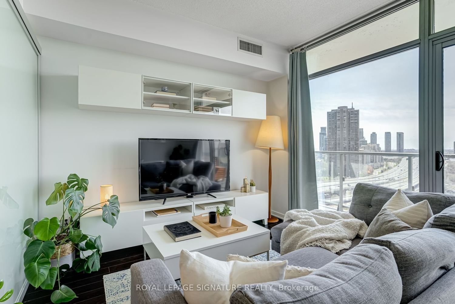 105 The Queensway Ave, unit 1706 for sale - image #6