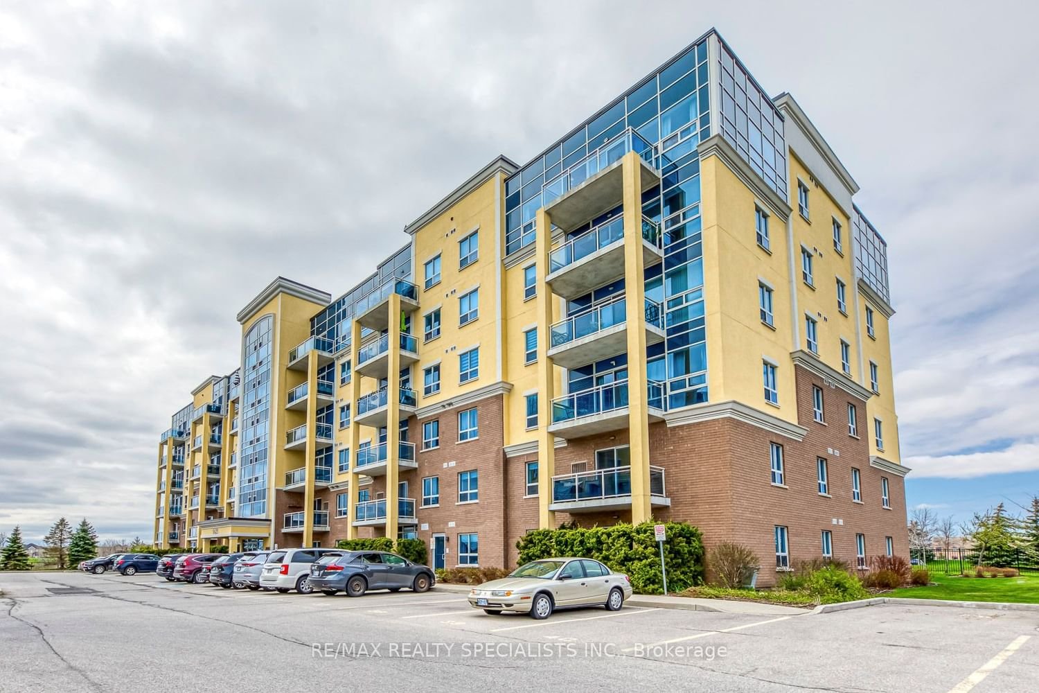 1421 Costigan Rd, unit 312 for sale - image #2
