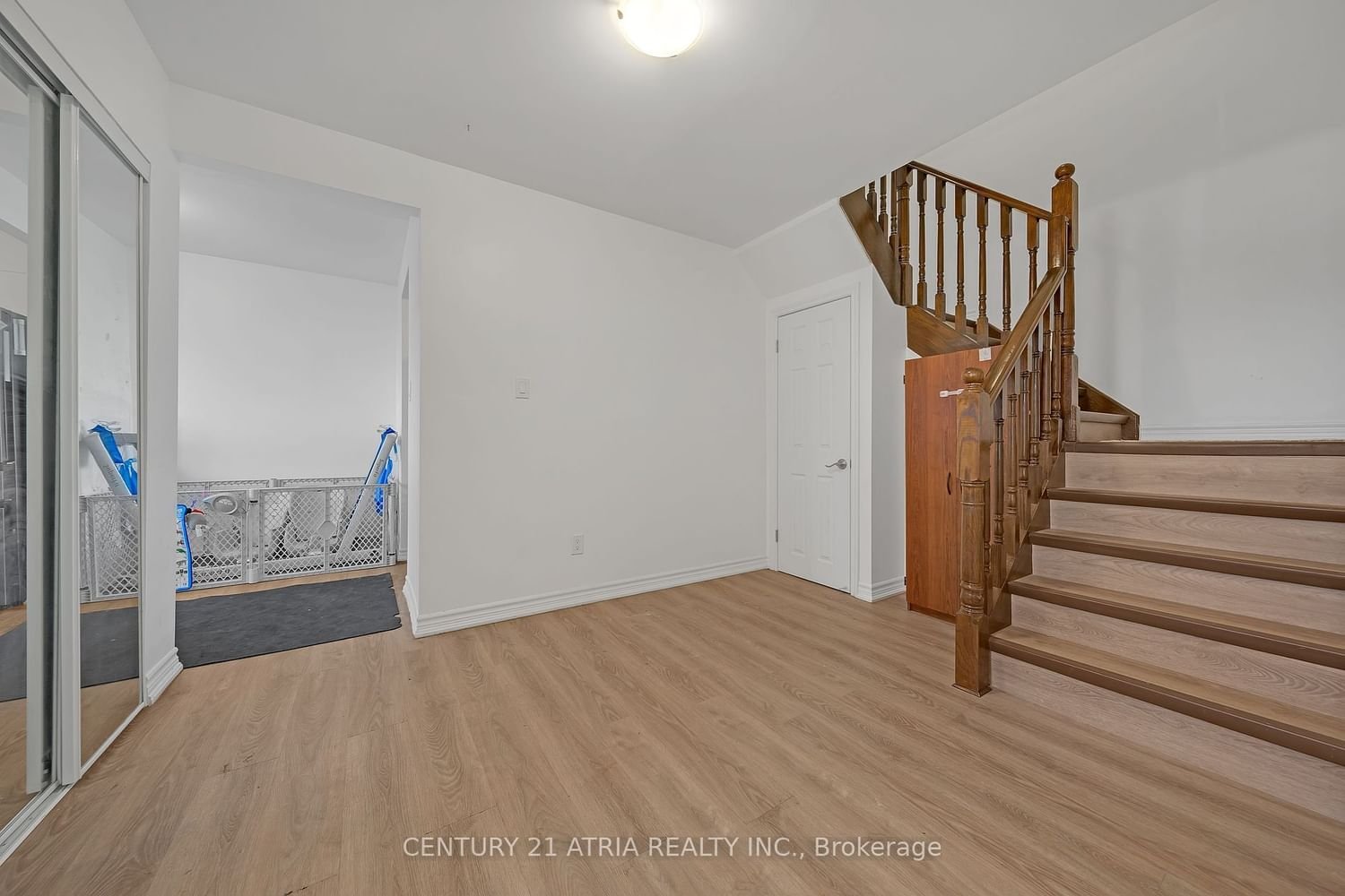 73 Driftwood Ave, unit 18 for sale - image #5