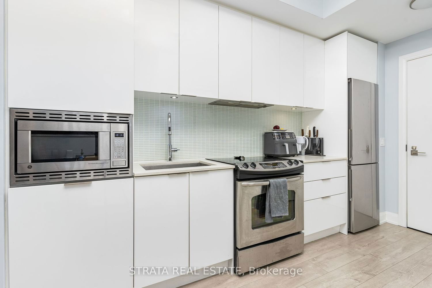 110 Marine Parade Dr Dr, unit 403 for sale - image #4