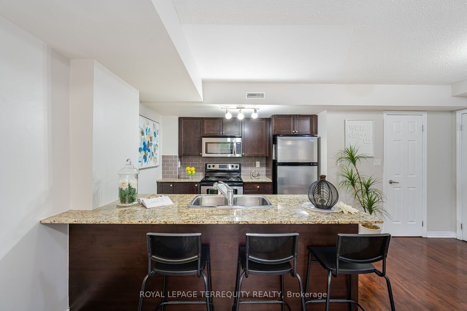 20 Foundry Ave, unit 115 for sale - image #8
