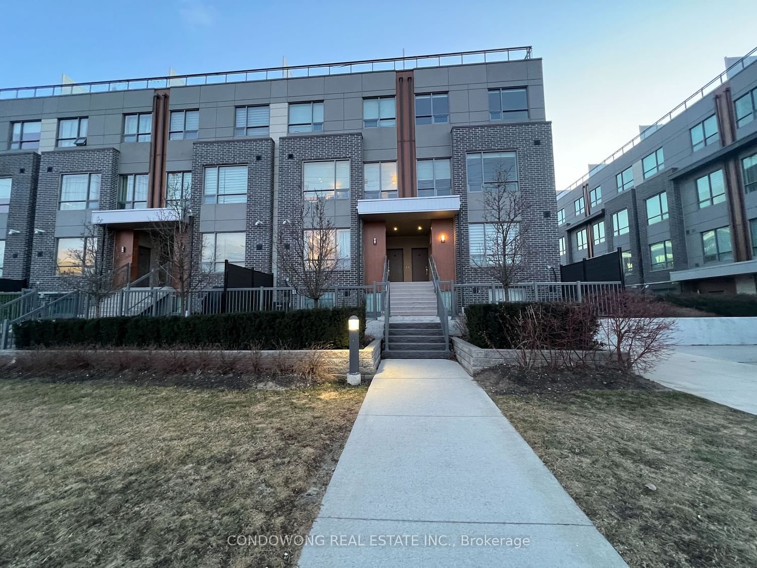 1238 Cawthra Rd, unit 3 for rent - image #2