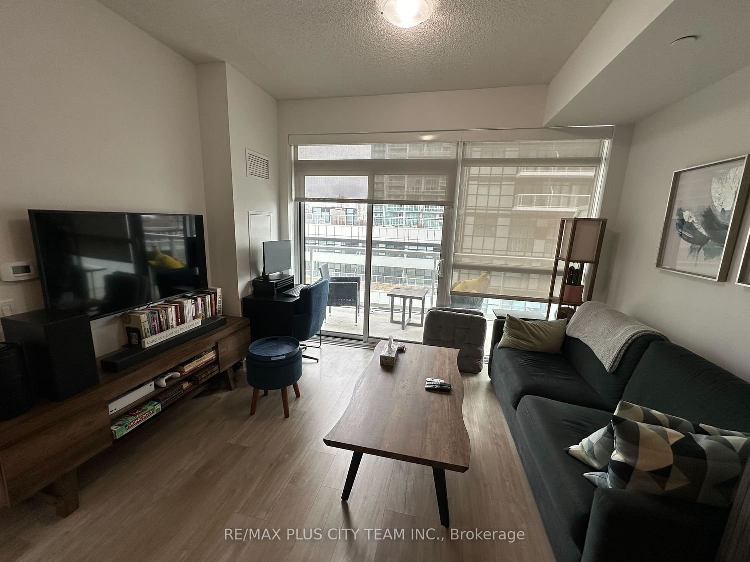 251 Manitoba St, unit 501 for rent - image #2