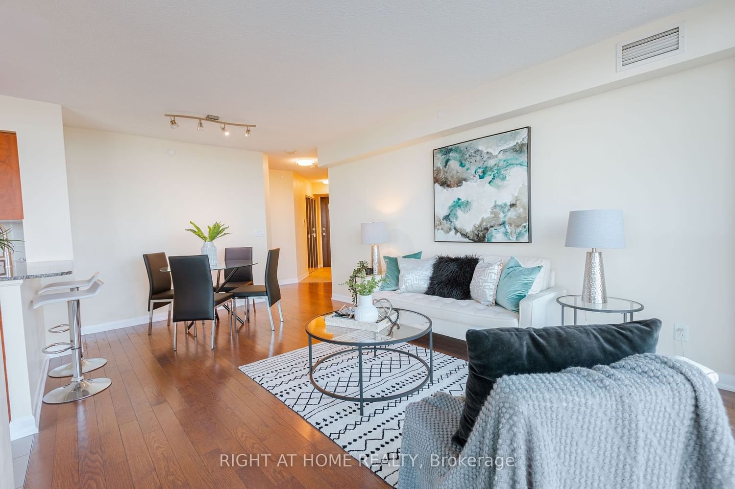 215 Sherway Gardens Rd, unit 502 for rent - image #1
