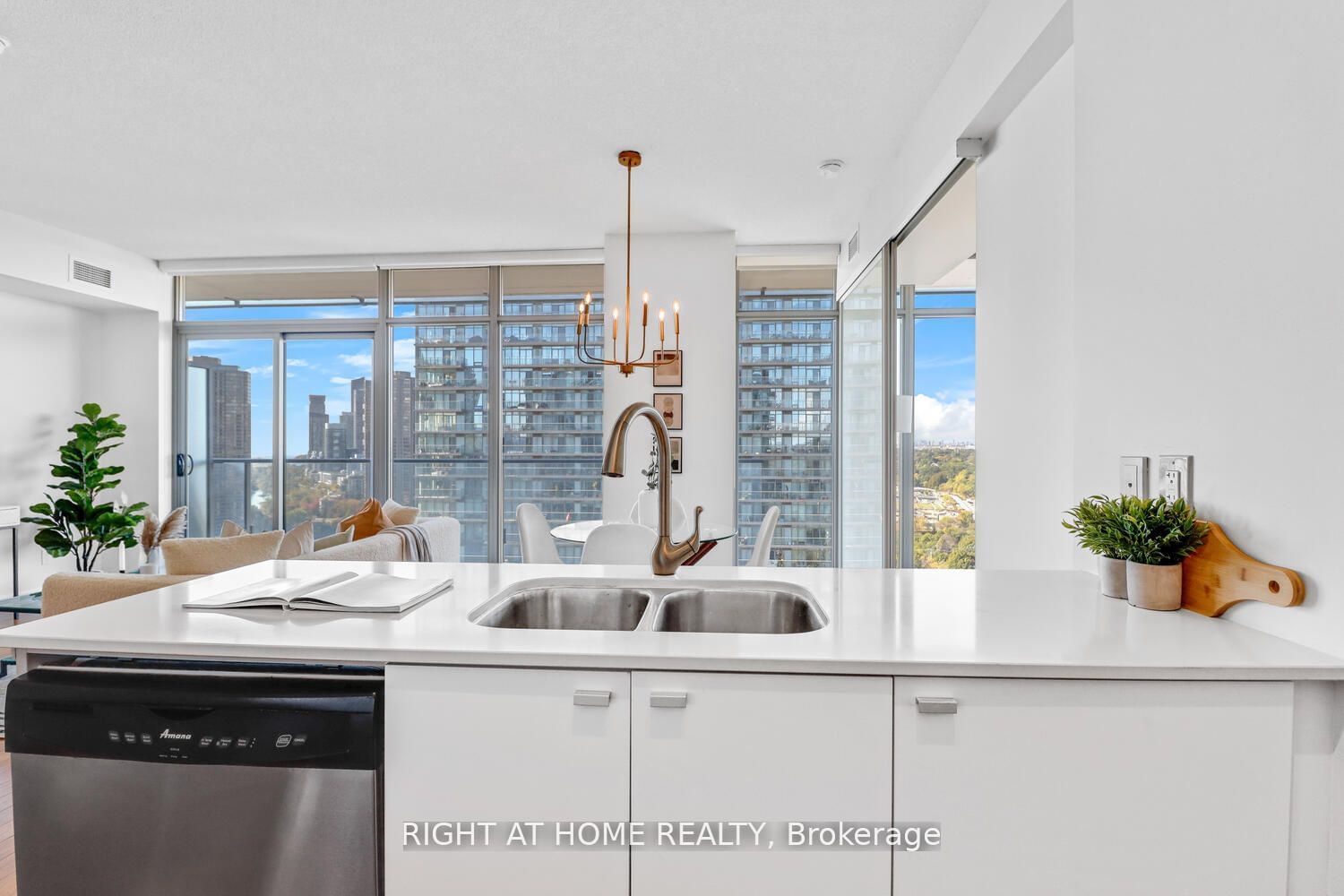 103 The Queensway, unit 2410 for sale - image #6