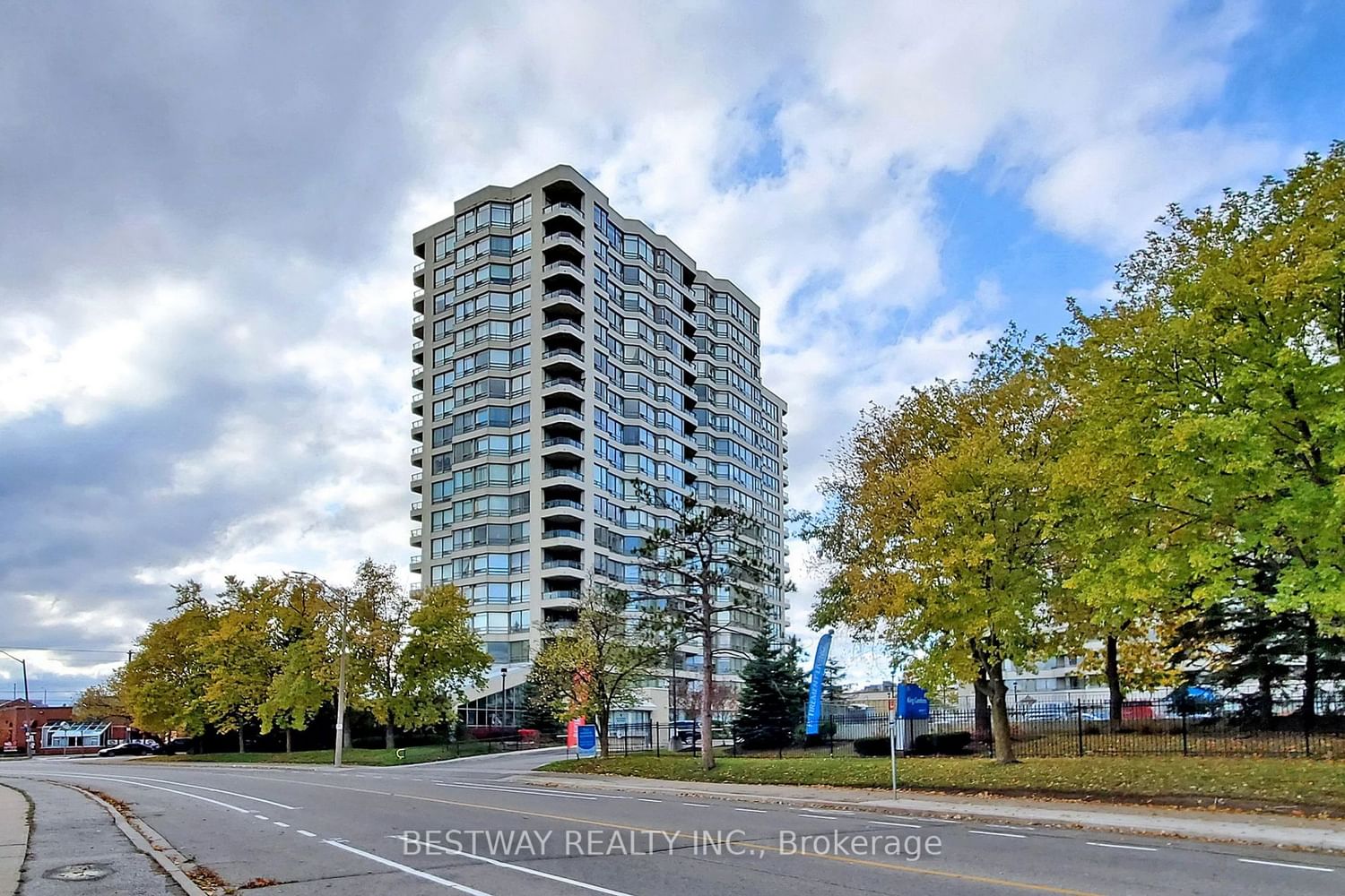 75 King St E, unit 205 for sale - image #1