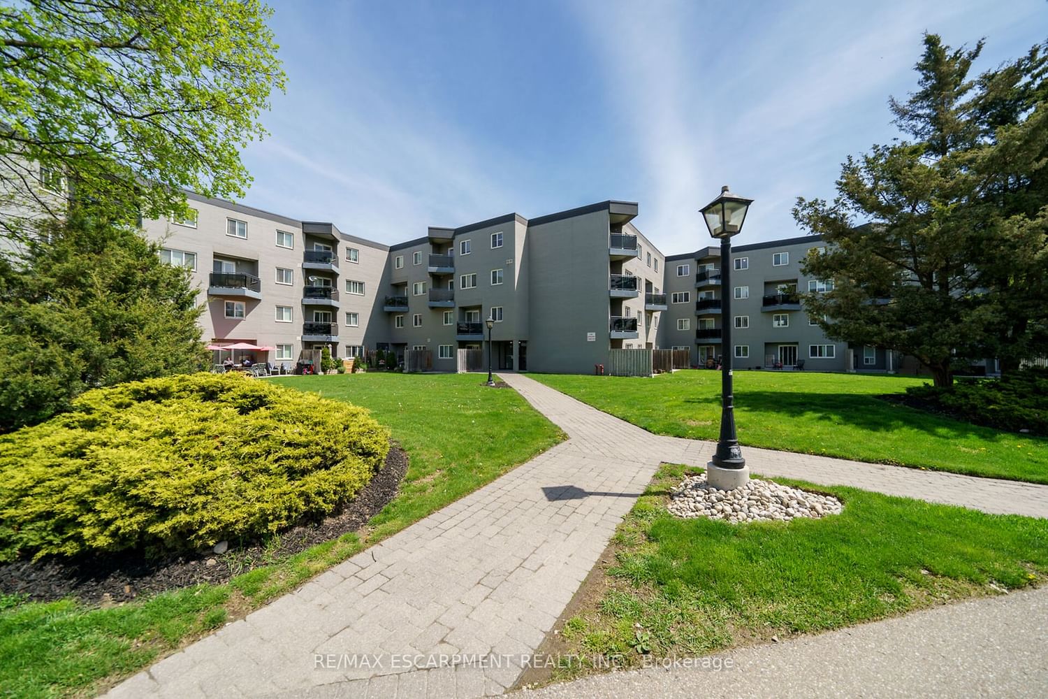 2001 Bonnymede Dr N, unit 88 for sale - image #2