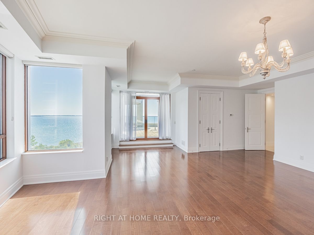 2095 Lake Shore Blvd W, unit Lph19 for sale